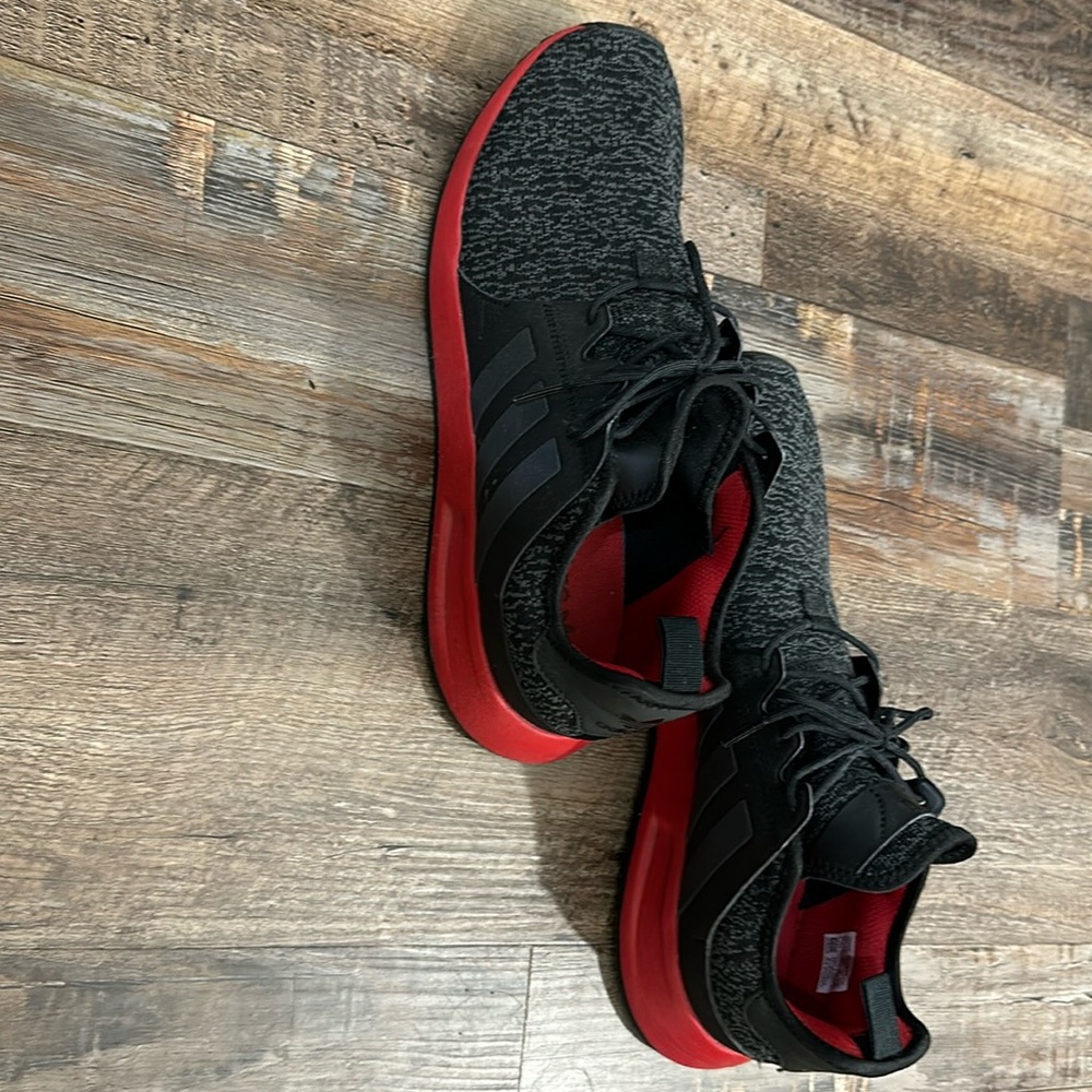 Meds Adidas sneakers